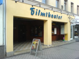 Sicht auf das Kino Falkenstein von der Fugngerzone