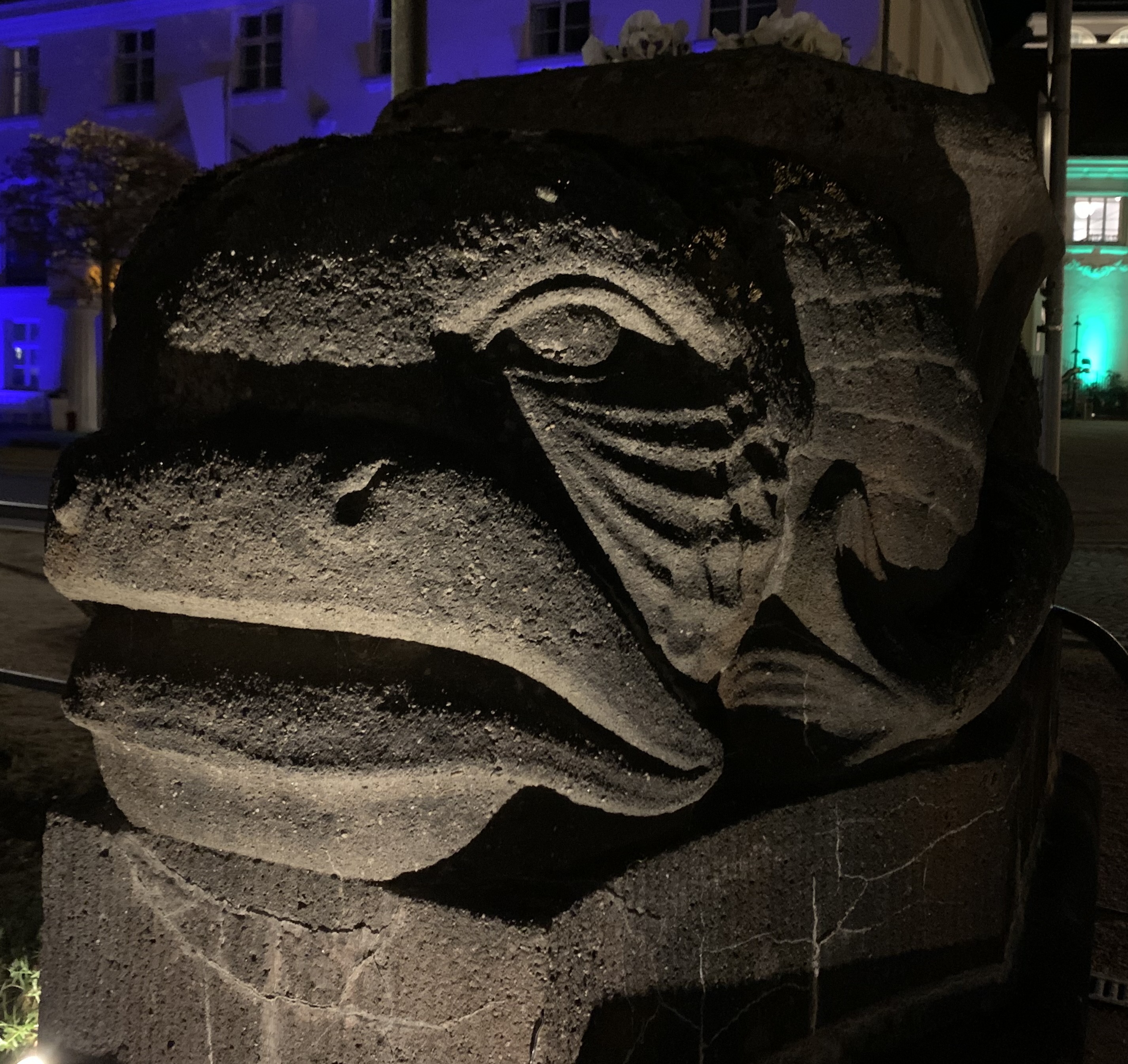 Tierkopf-Statue einer märchenhaften Sagengestalt