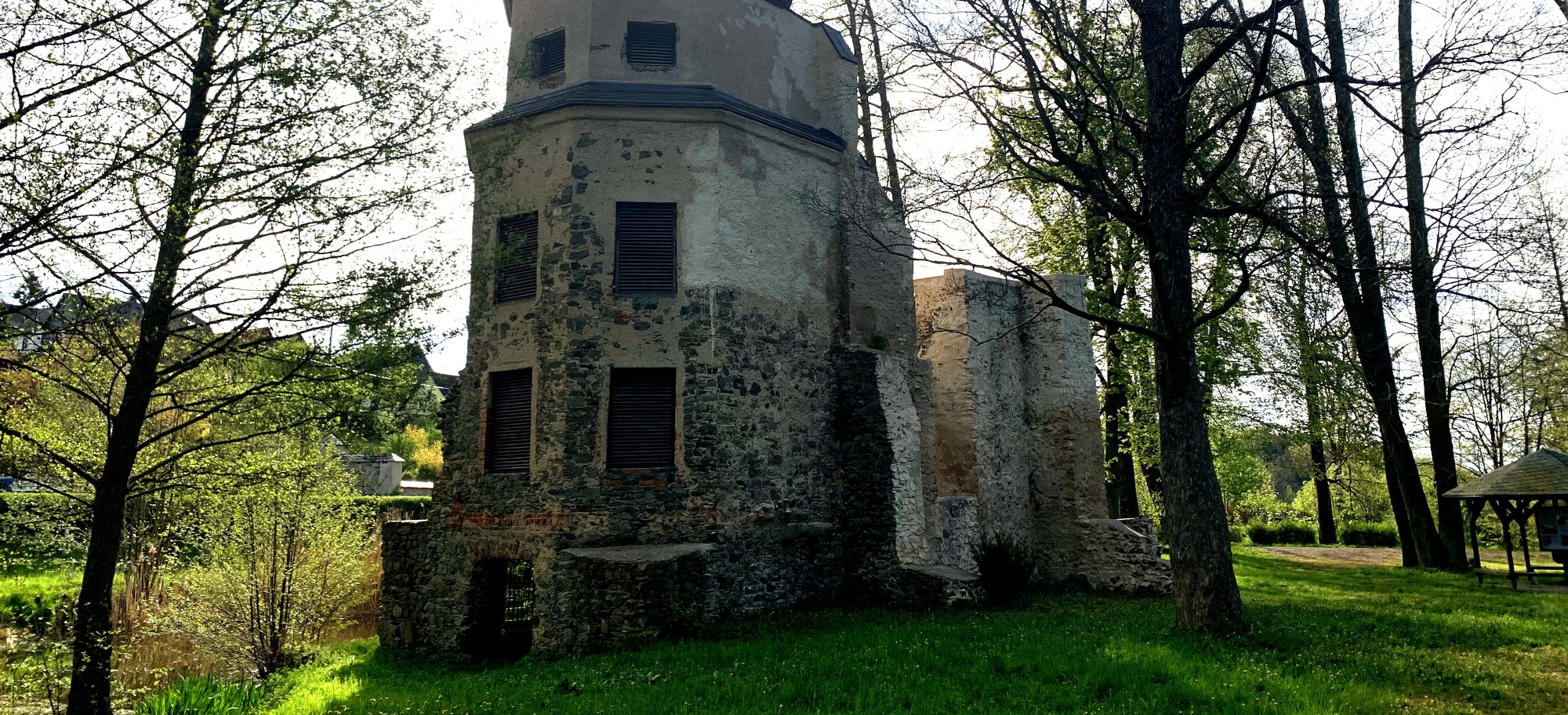 Ruine vom Wasserschloss in Geilsdorf