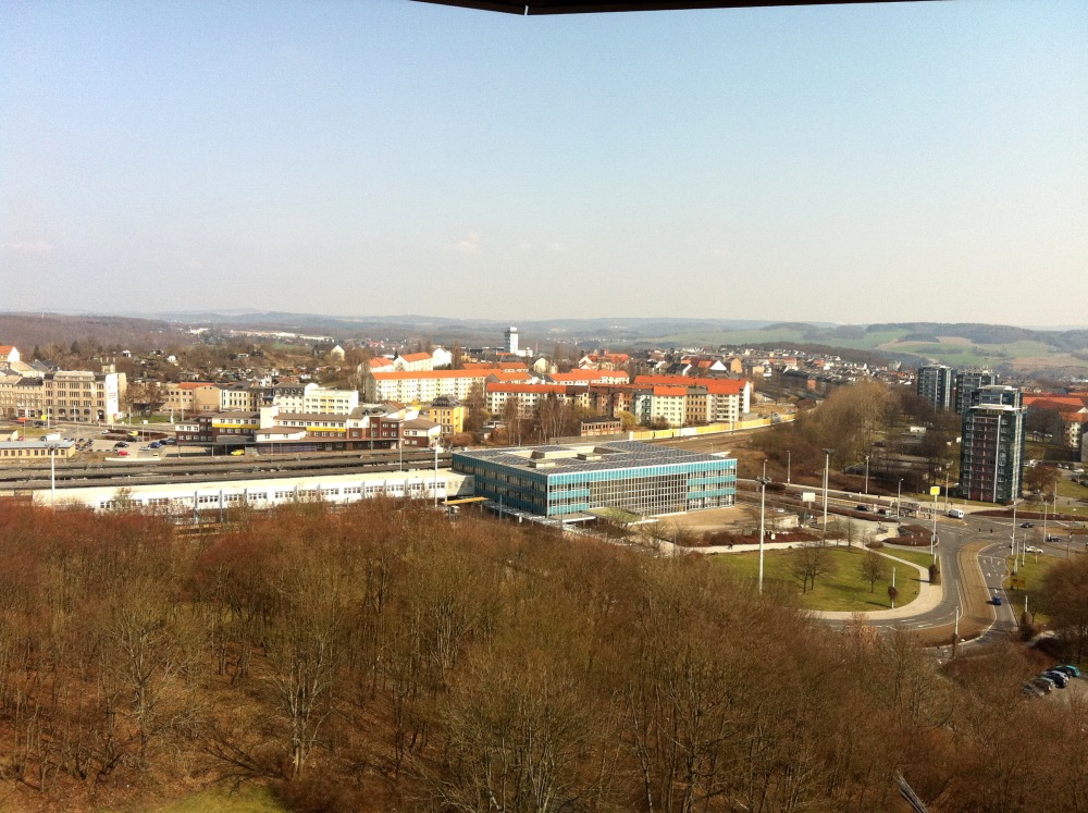 Blaues Bahnhofsgebude im Nord-Osten