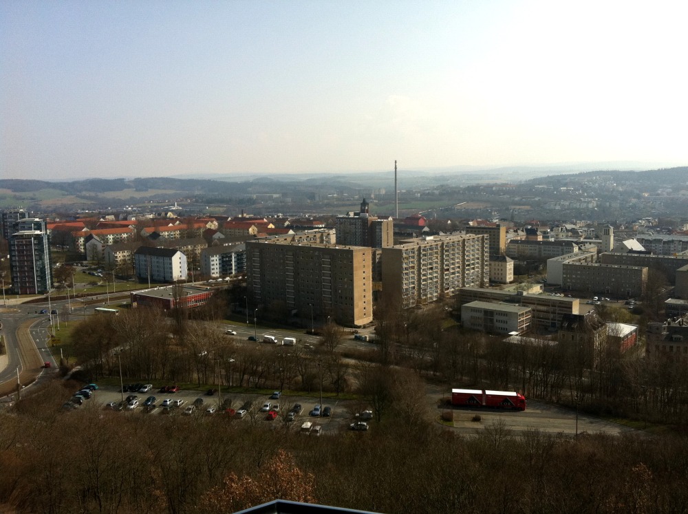 Hochuser und Parkplatz im Osten