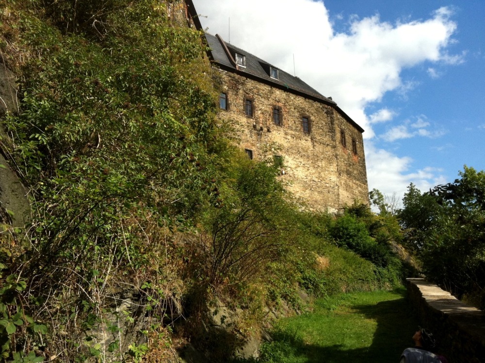 Gang vor der Burg