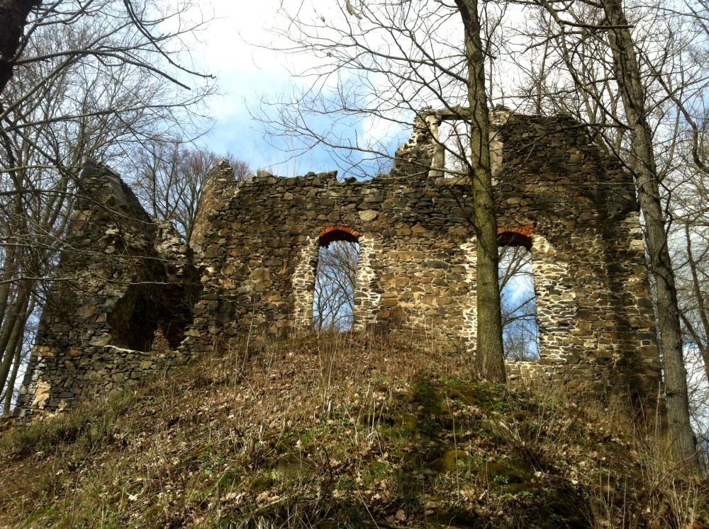 Die Ruine verfllt mehr und mehr