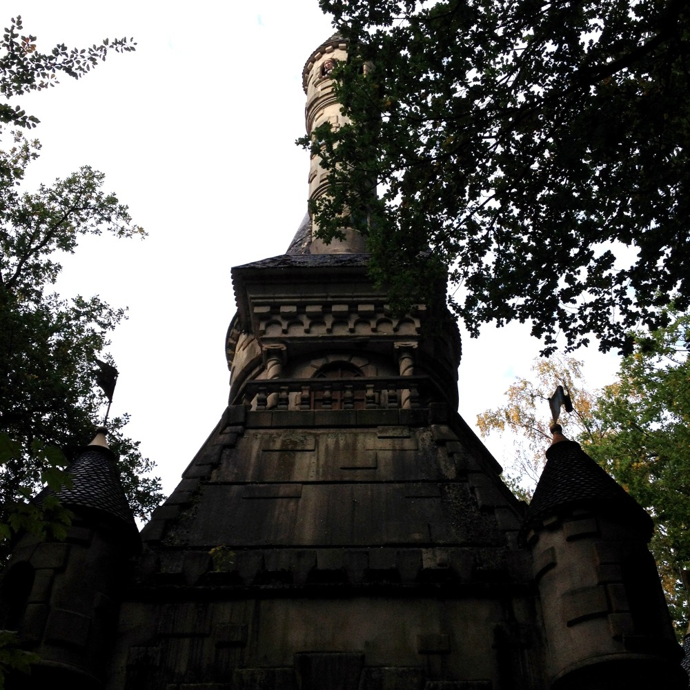 Im Mrchenschloss befindet sich ein Kinderkarussel