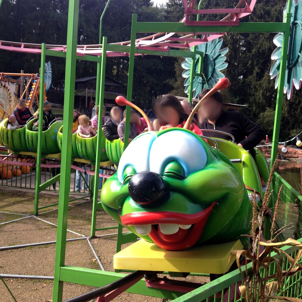 Die Raupenbahn ist eine gemtige Kinderachterbahn