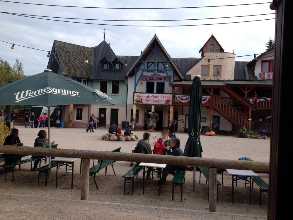 Burger Essen im Saloon