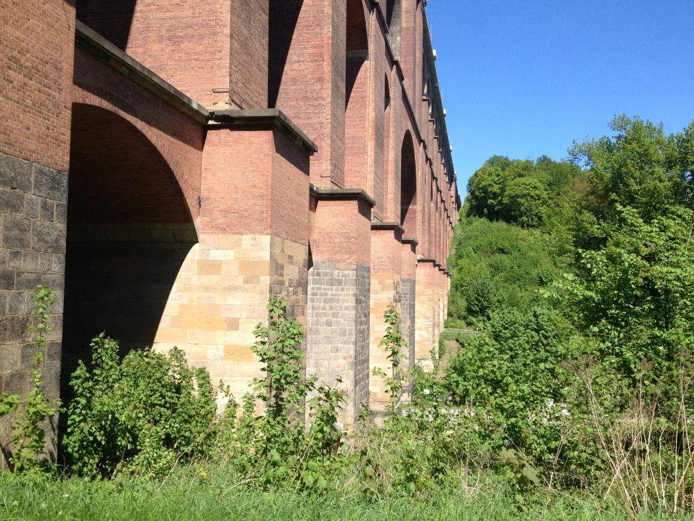 Blick von der Seite mit verschiedenen Bgen auf die Gltzschtalbrcke