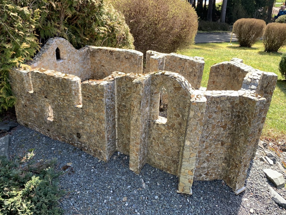 Modell der Kirchenruinen am Burgstein Krebes