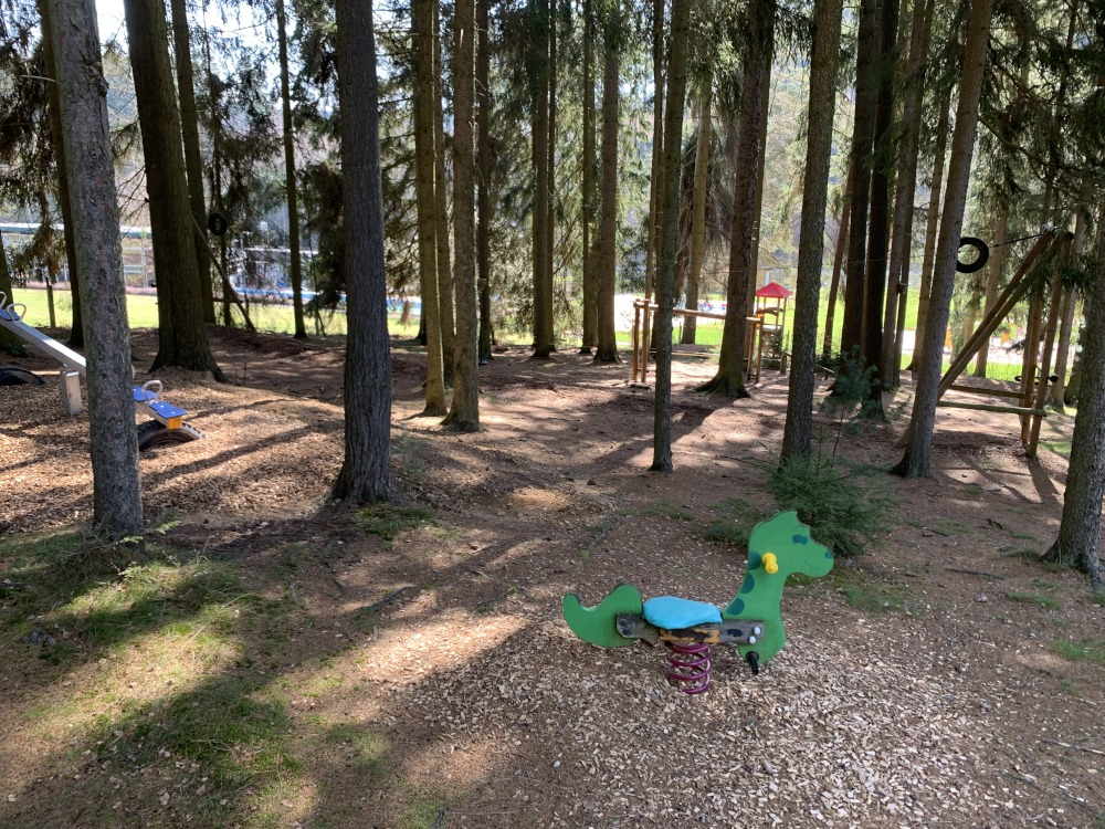 Kinderspielgerte im Wald
