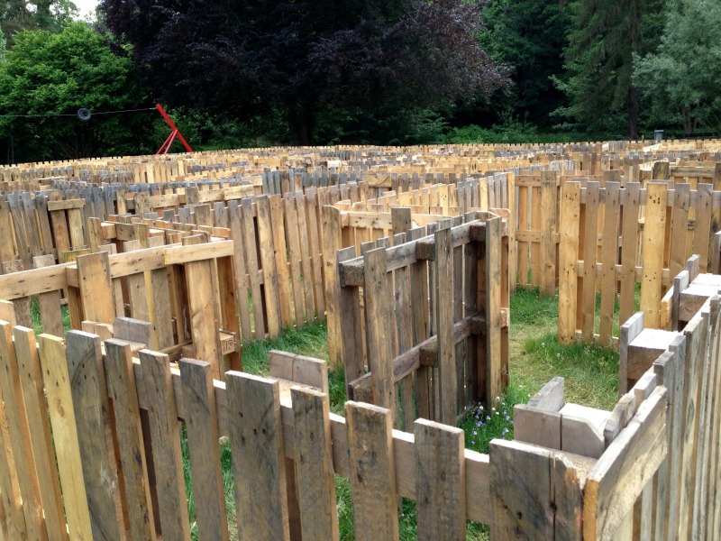 Fr den Bau wurden Holzpaletten verwendet