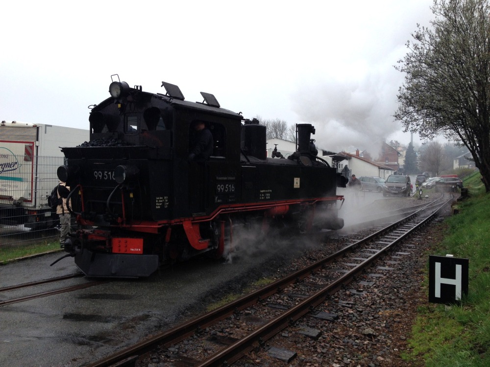 Lok rangiert vom einen Ende der Waggons an das andere Ende der Waggons