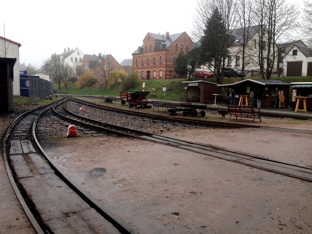 Bahnhof mit Imbi-Stand