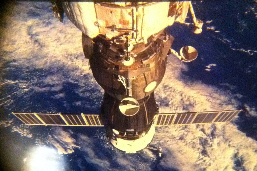 Blick aus der Raumstation ins Weltall