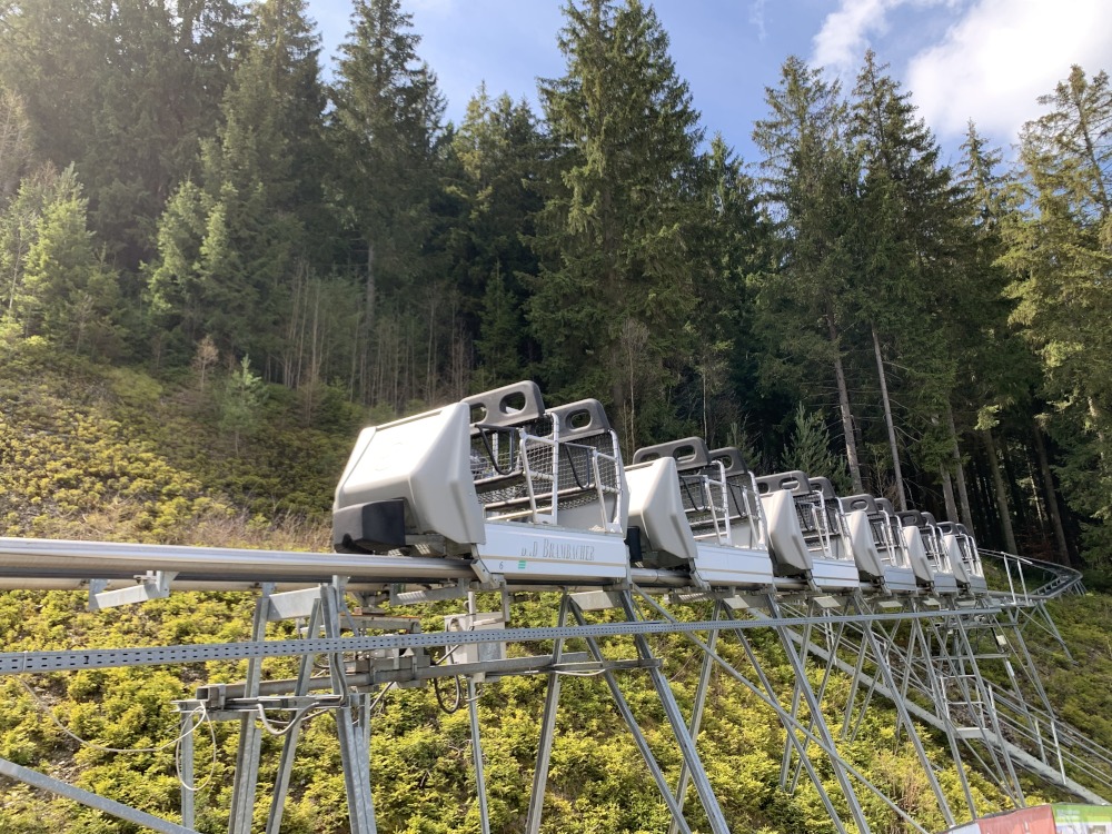 Personenaufzug auf Stahl im Wald