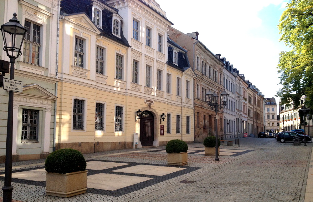 Gasse vor dem Vogtlandmuseum, von links gesehen