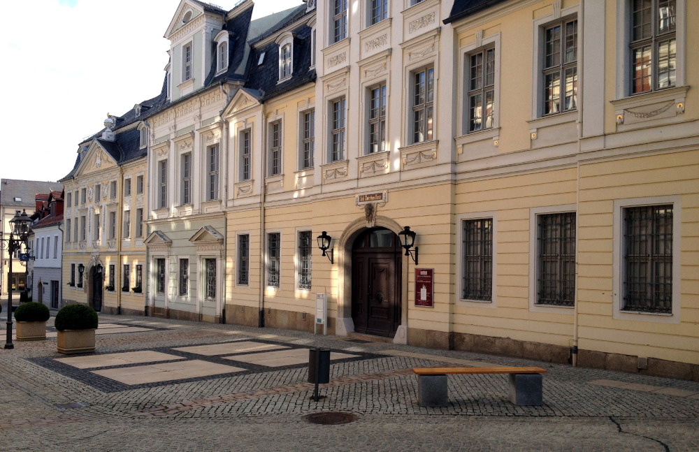 Gasse vor dem Vogtlandmuseum, von rechts gesehen