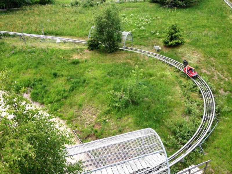 Rodelbahn ber Wiese